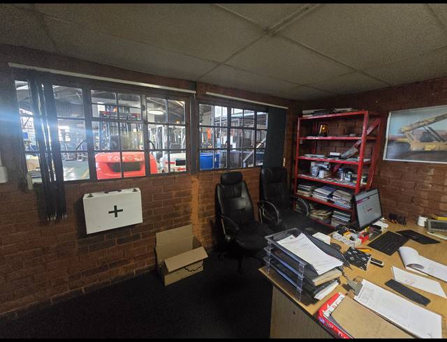 500M² WAREHOUSE TO LET IN ANDERBOLT